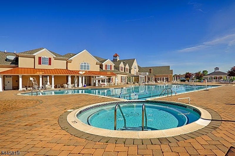 6 Delaware Crossing Property Photo 3