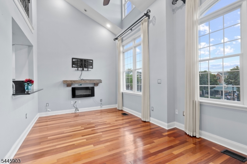 169 Price Ct Property Photo 4