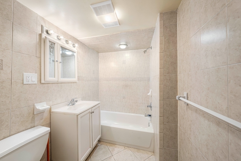 400 W Elm St 1 Property Photo 10