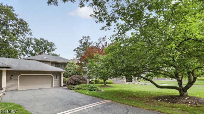 39 Hunters Circle Property Photo 3