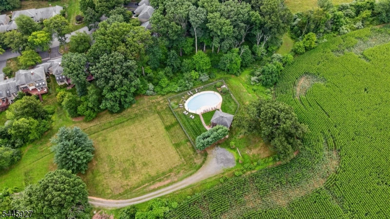 39 Hunters Circle Property Photo 43