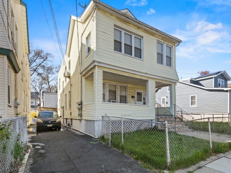 31 Temple Pl Property Photo 1