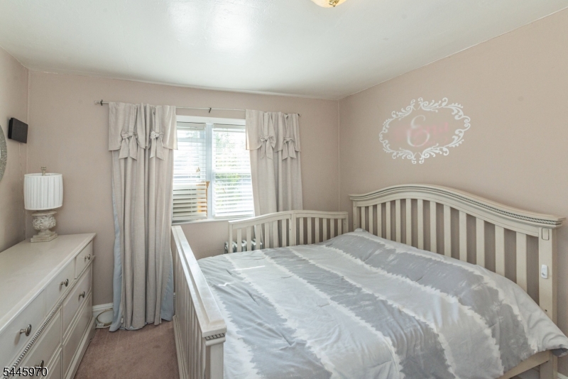 31 Zeliff Ave Property Photo 2