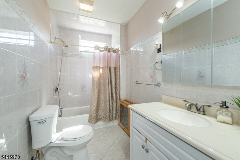 31 Zeliff Ave Property Photo 10