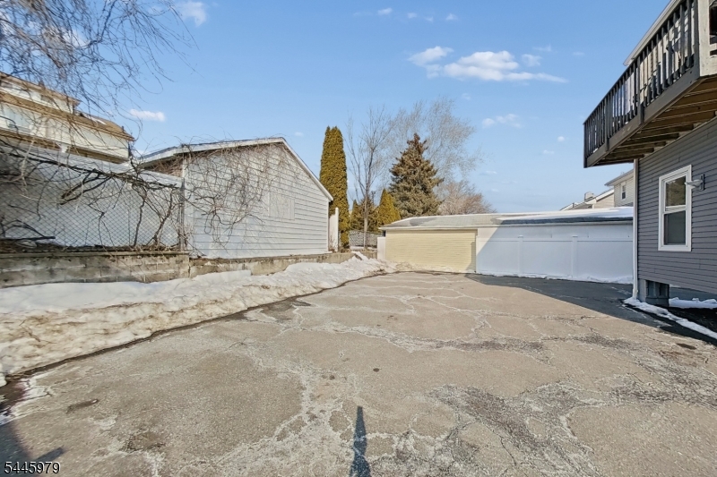 335 Union Ave Property Photo 12