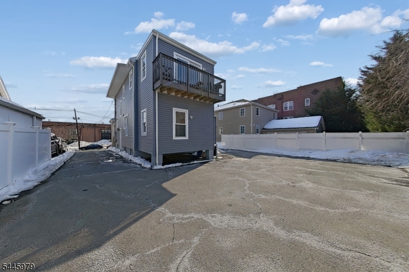 335 Union Ave Property Photo 13