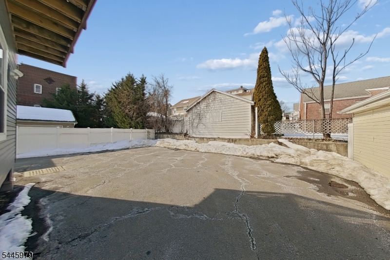 335 Union Ave Property Photo 14