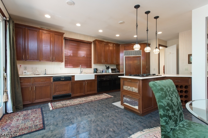 203 Rock Road W Property Photo 8