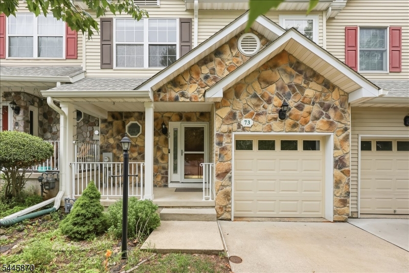 73 Castleton Rd Property Photo 1