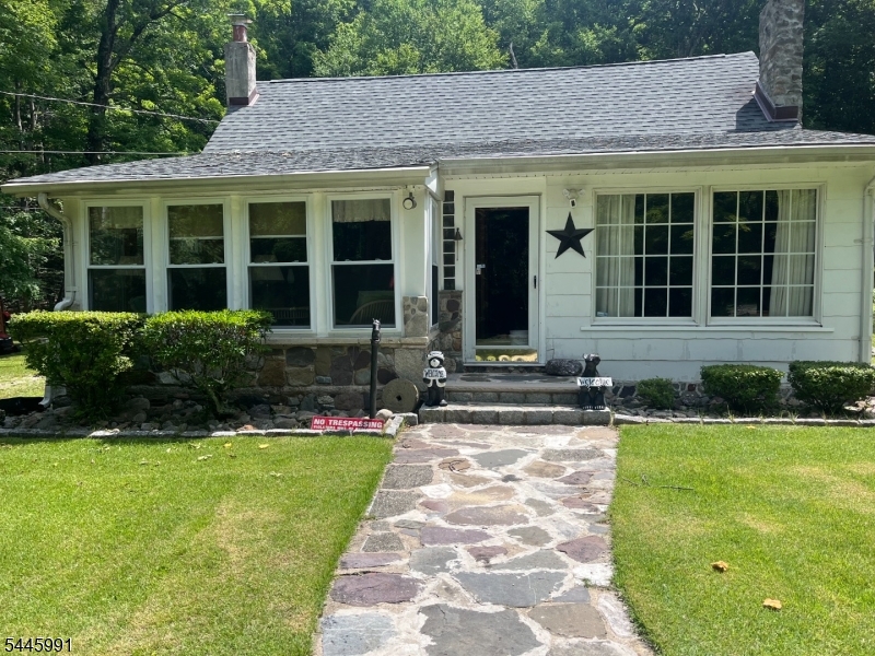 860 Burnt Meadow Rd Property Photo 1