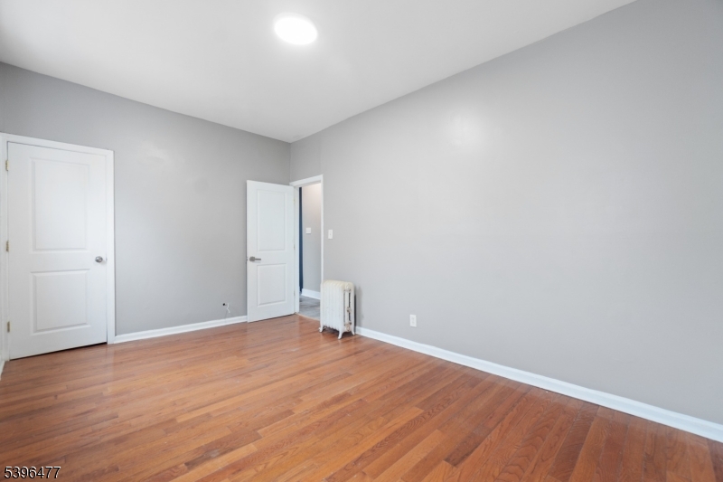 337 Leslie St Property Photo 14