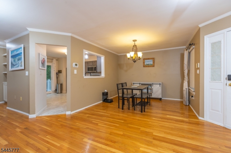 103 Porter Way East Property Photo 6