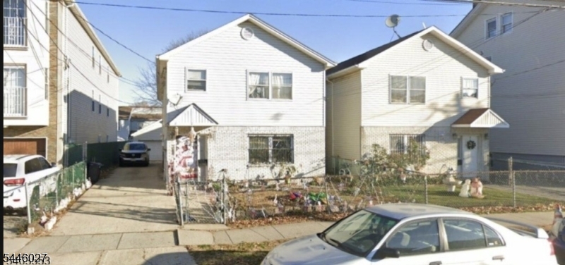 1025 Lafayette St Property Photo 1