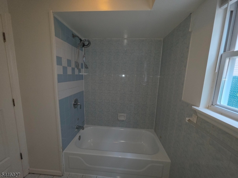 1025 Lafayette St Property Photo 6