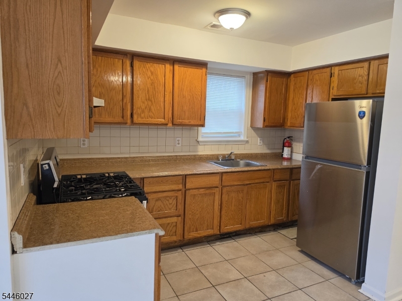1025 Lafayette St Property Photo 7