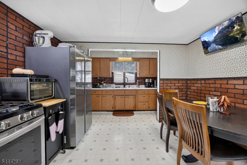 9 Chestnut St Property Photo 1