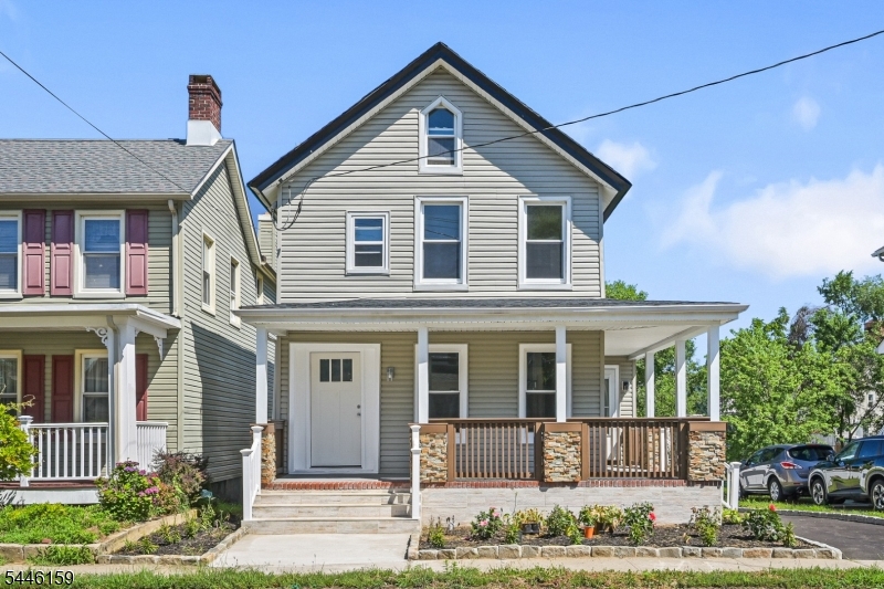 293 1st St Property Photo 1