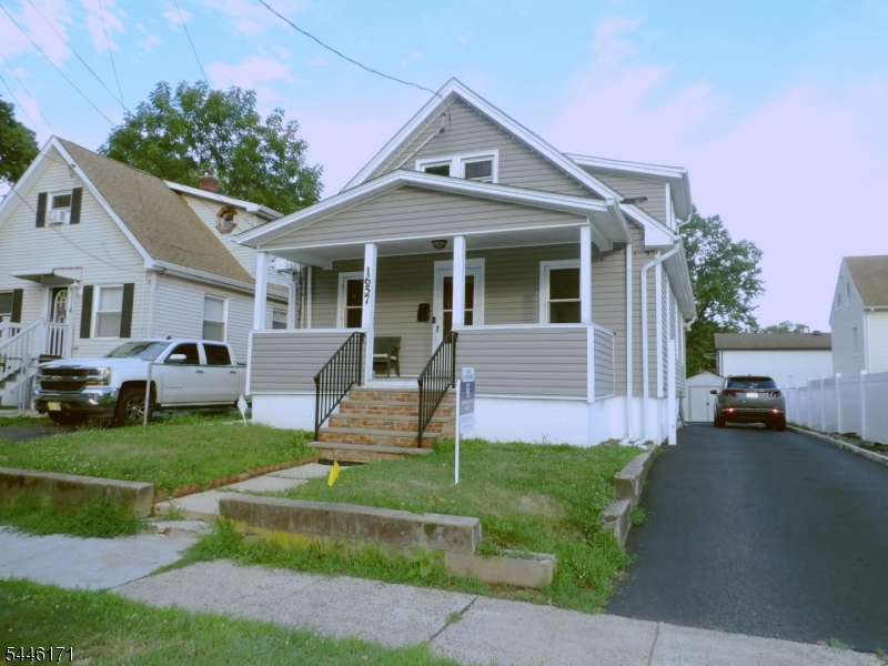 1657 W 3Rd St Property Photo 1