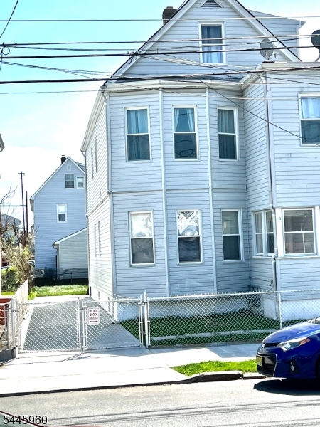 136 Division Ave Property Photo 2