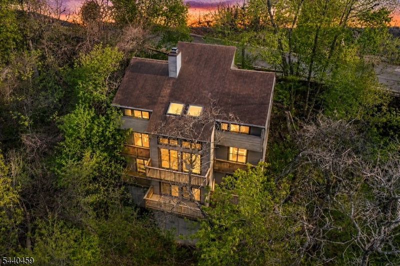 120 Swan St