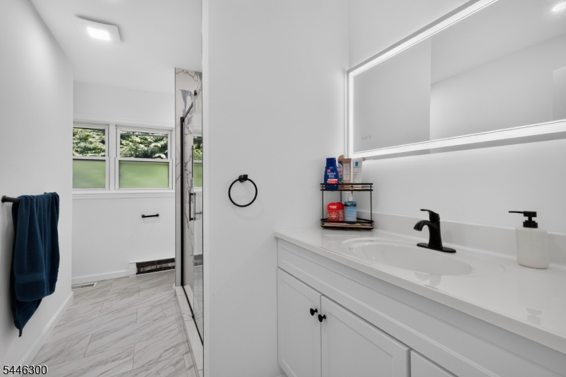 64 Valley Rd Property Photo 5