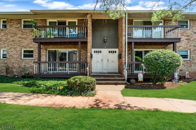 38 Deanna Dr 105