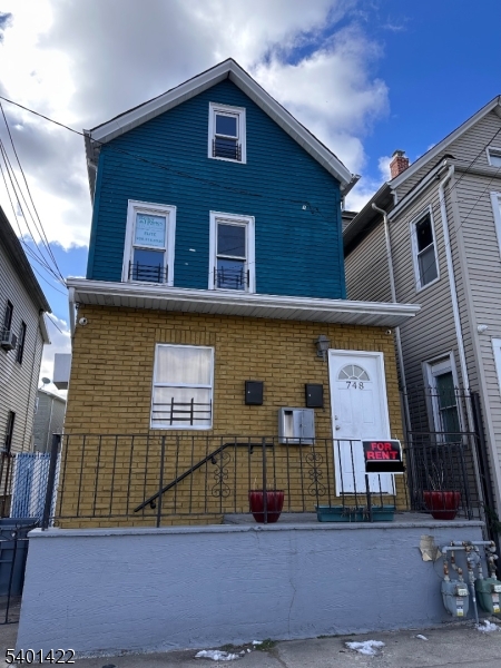 748 Trumbull St 2 Property Photo 11