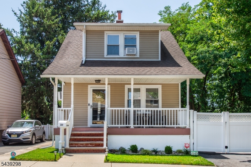 289 Paterson Avenue Property Photo 1