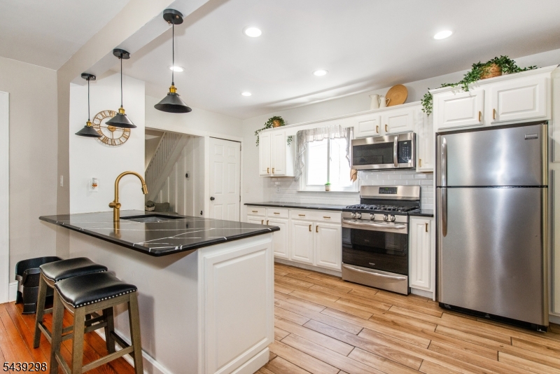 289 Paterson Avenue Property Photo 6