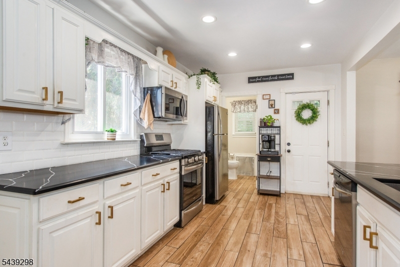 289 Paterson Avenue Property Photo 7