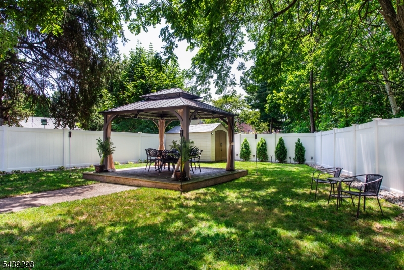 289 Paterson Avenue Property Photo 14