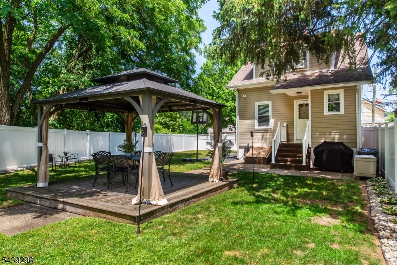 289 Paterson Avenue Property Photo 16