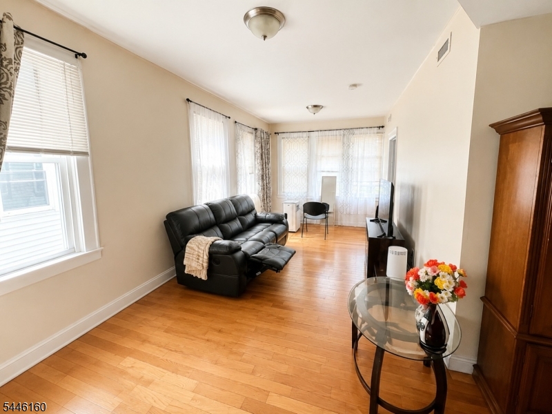 314 Smith St Property Photo 4