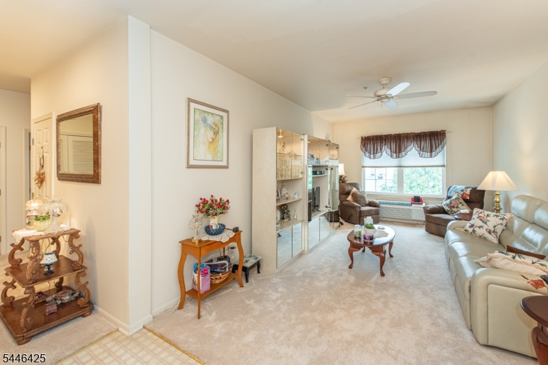 1316 Richmond Rd 316 Property Photo 4