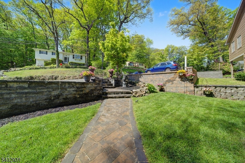 10 S Parkway Property Photo 2