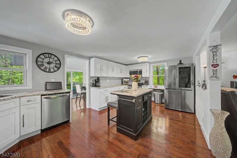 10 S Parkway Property Photo 3