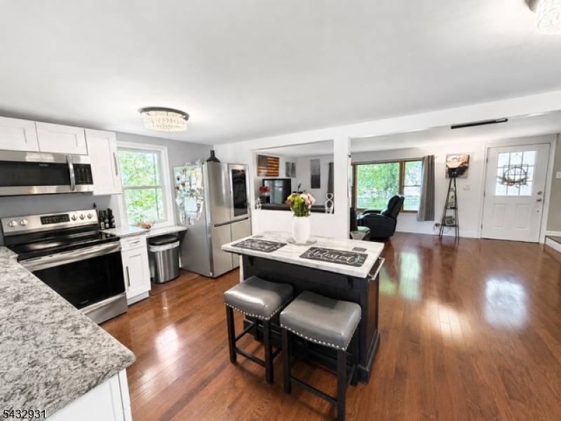 10 S Parkway Property Photo 4