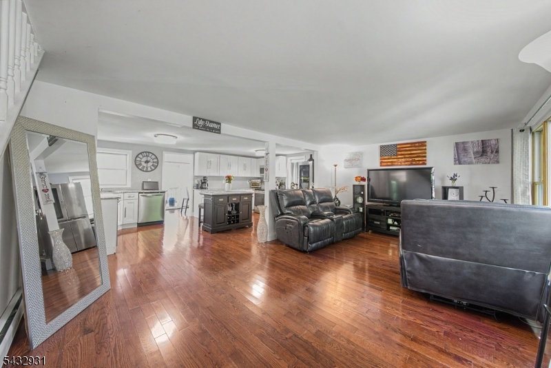 10 S Parkway Property Photo 7