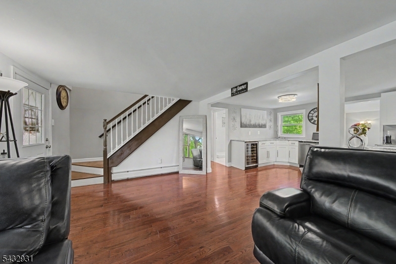 10 S Parkway Property Photo 8
