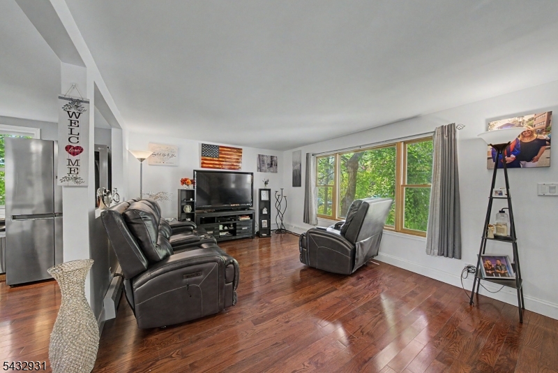 10 S Parkway Property Photo 9