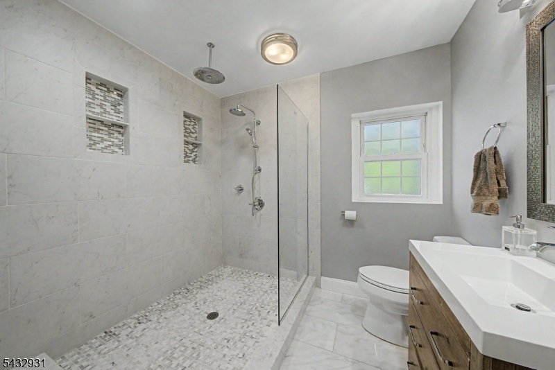 10 S Parkway Property Photo 13