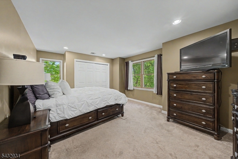 10 S Parkway Property Photo 15