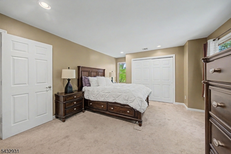 10 S Parkway Property Photo 16