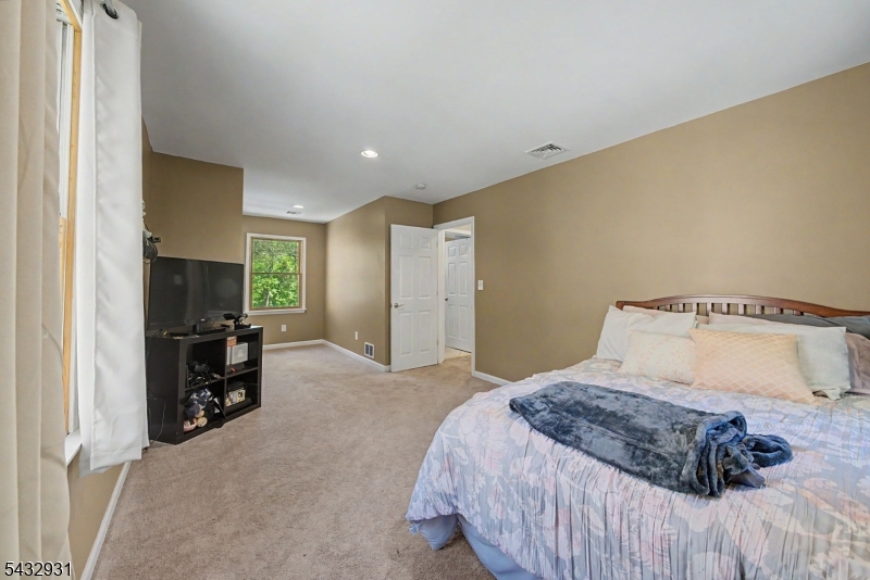 10 S Parkway Property Photo 18