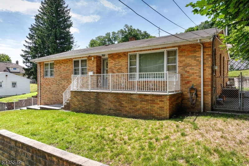 176 Pompton Rd Property Photo 1