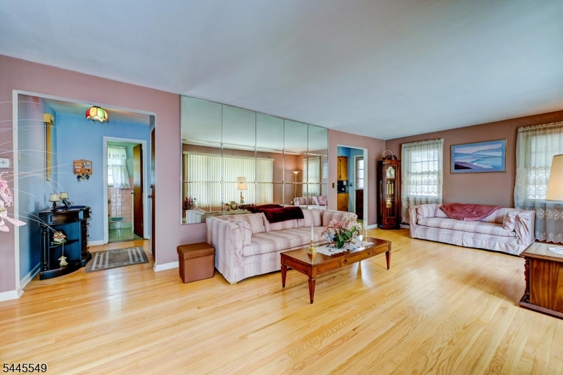 176 Pompton Rd Property Photo 6