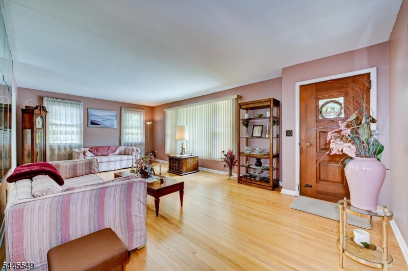 176 Pompton Rd Property Photo 8