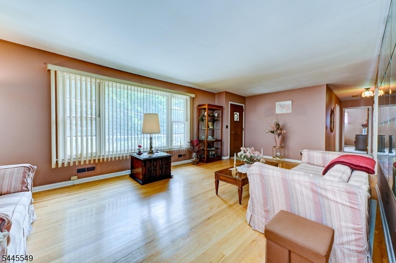 176 Pompton Rd Property Photo 9