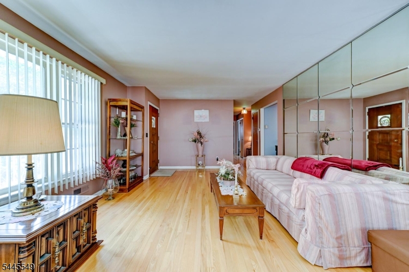 176 Pompton Rd Property Photo 11