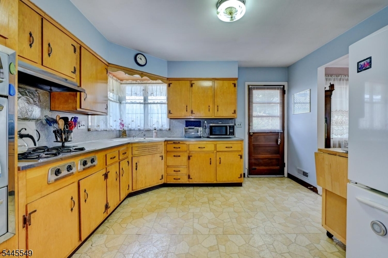 176 Pompton Rd Property Photo 16